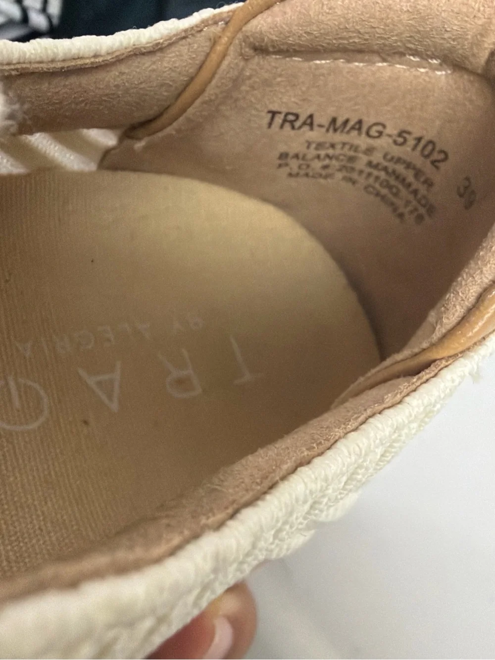 TRAQ by Alegria Cream Knit Platform Sneakers 39 Coastal Comfort